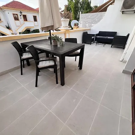 דירה With Pools